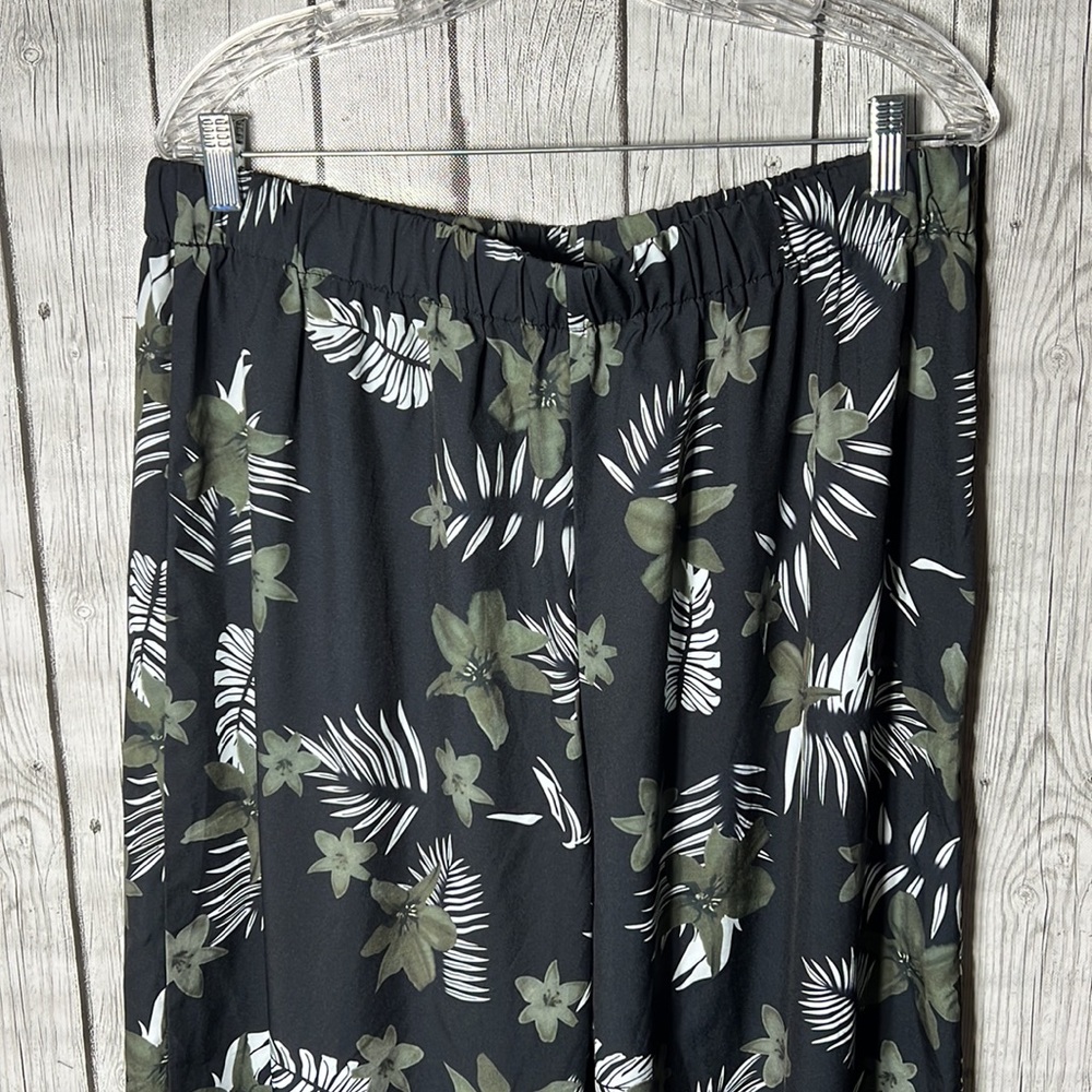 Shein Mulvari Plus Solid Crop Top & Tropical Prin… - image 3